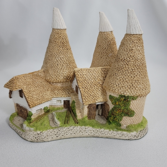 David Winter Cottage - 1981 - Triple Oast - Picture 14 of 14